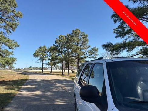 Used 2001 Ford Expedition XLT image 13