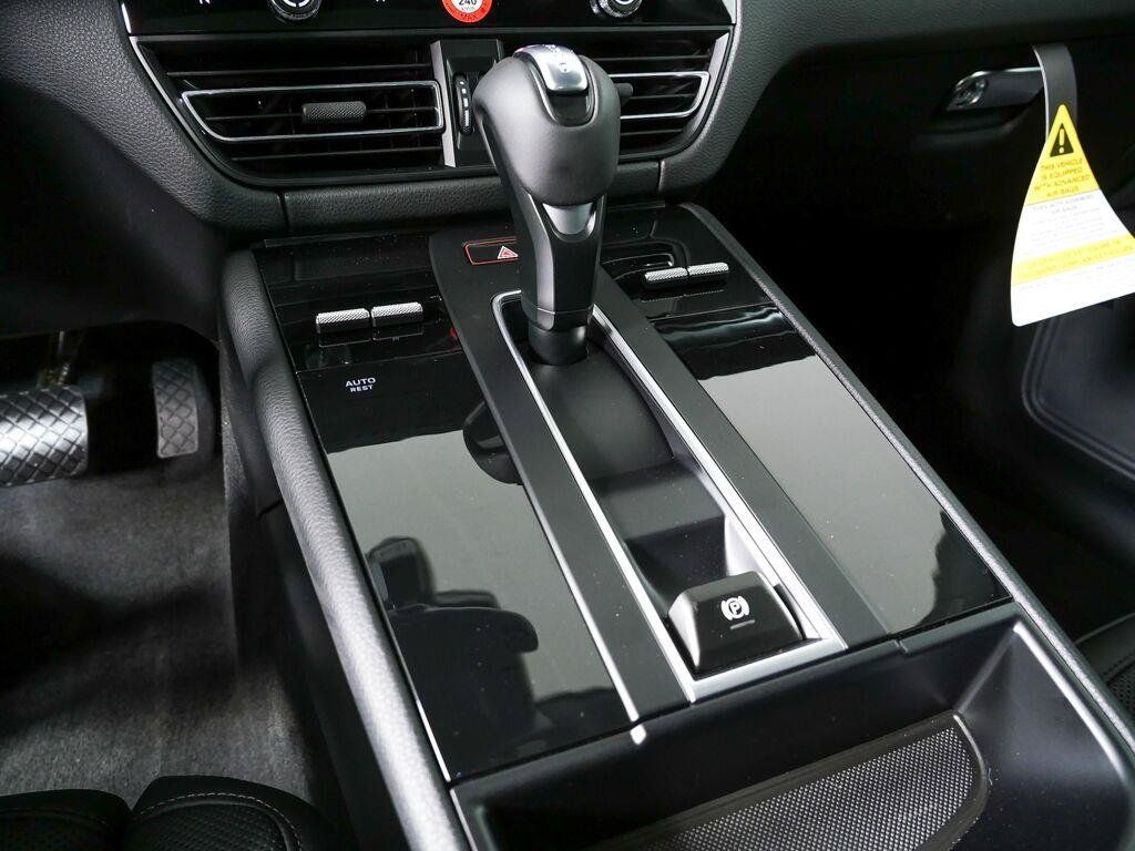 Certified 2026 Porsche Macan AWD/4WD image 18