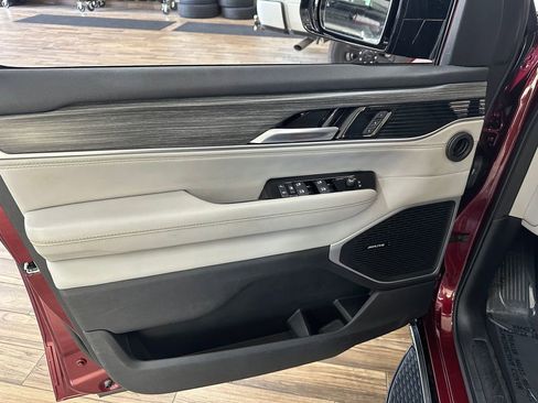 Certified 2024 Jeep Wagoneer Series III AWD/4WD image 10