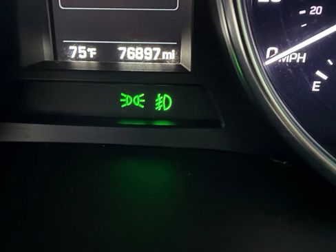 Used 2017 Hyundai Santa Fe Sport w/ Cargo Package FWD image 9