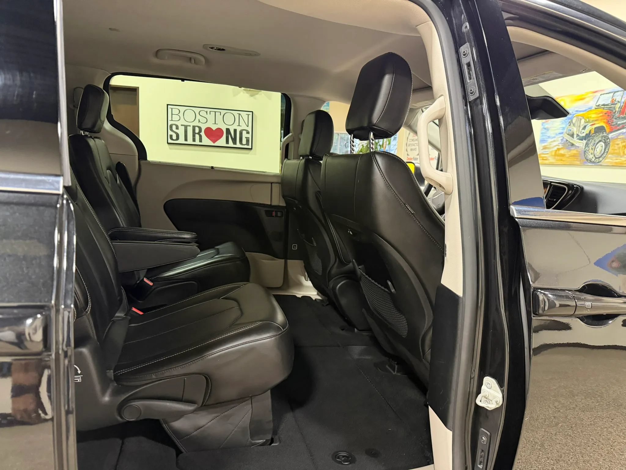 Used 2023 Chrysler Pacifica Touring-L FWD image 35