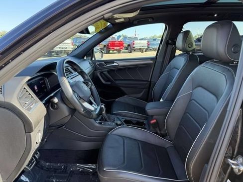 Used 2022 Volkswagen Tiguan SEL R-Line AWD/4WD image 12