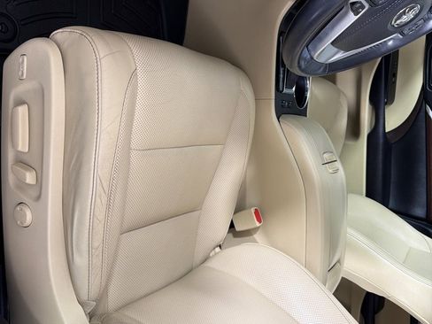 Used 2016 Toyota Highlander Limited FWD image 12