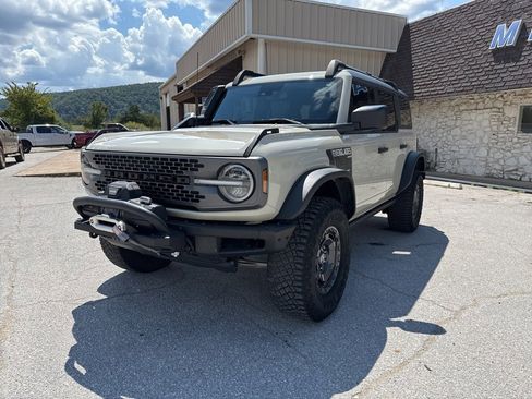 Used 2022 Ford Bronco Everglades image 2