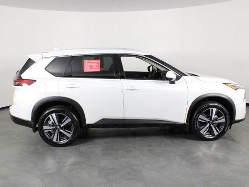 Certified 2024 Nissan Rogue SL FWD image 12