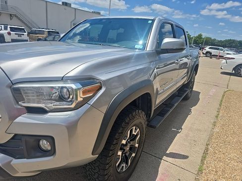 Used 2016 Toyota Tacoma TRD Off-Road w/ Premium & Technology Package RWD image 1