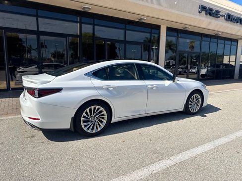 Used 2022 Lexus ES 350 Ultra Luxury w/ Accessory Package 2 FWD image 5