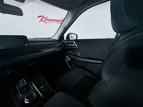 Used 2024 Mitsubishi Outlander ES image 11