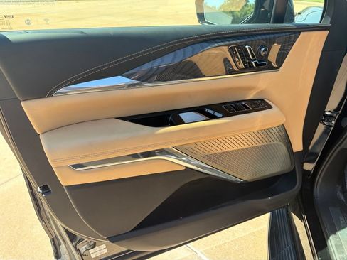 Used 2025 Cadillac Escalade IQ Luxury 2 AWD/4WD image 8
