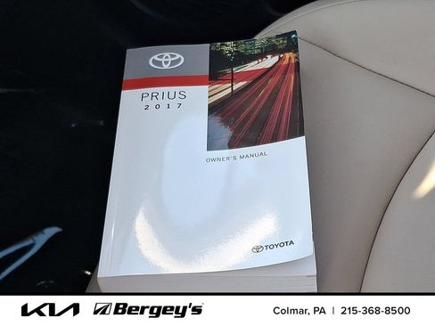 Used 2017 Toyota Prius Four FWD image 27