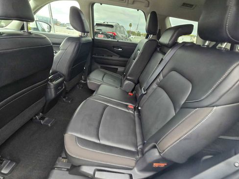 Used 2023 Nissan Pathfinder SL image 20