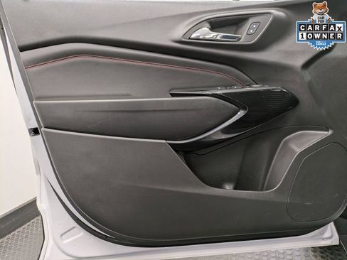 Used 2025 Chevrolet Trax RS w/ Sunroof Package image 8