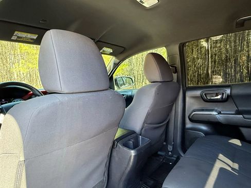 Used 2019 Toyota Tacoma TRD Sport w/ Technology Package image 21