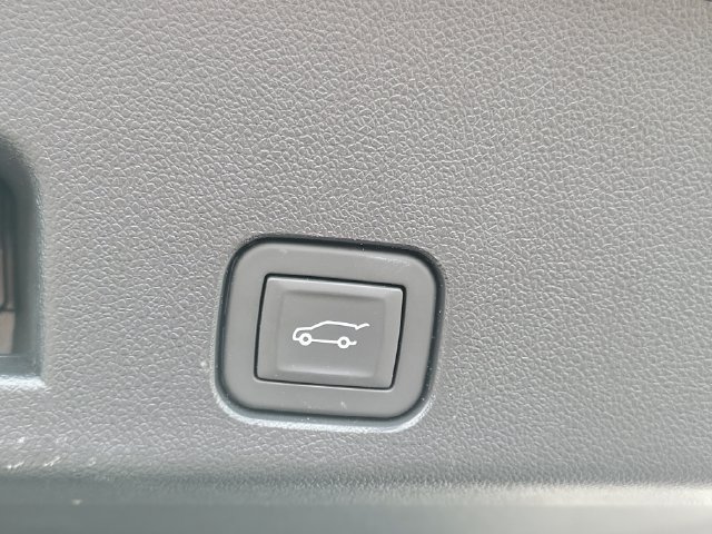 Certified 2026 Chevrolet Traverse LT w/ Driver Confidence Package FWD image 32