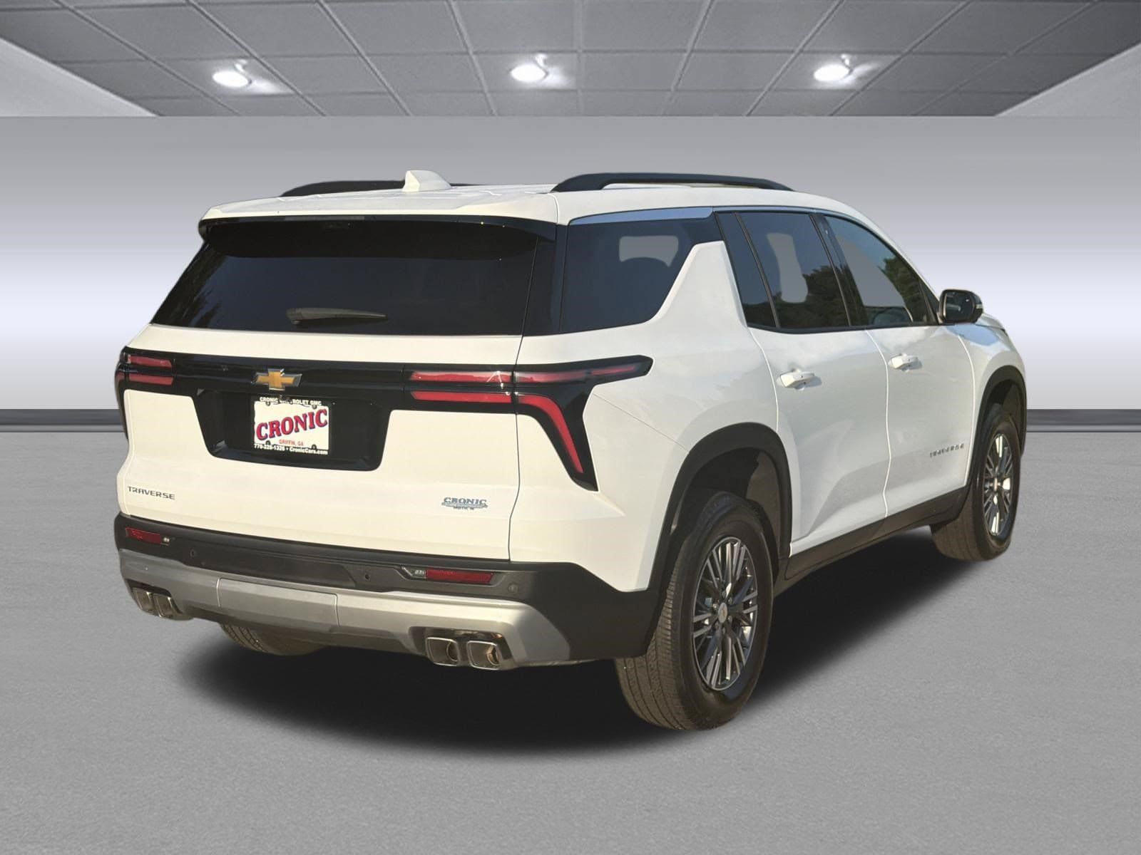 Used 2026 Chevrolet Traverse LT w/ Driver Confidence Package FWD image 3