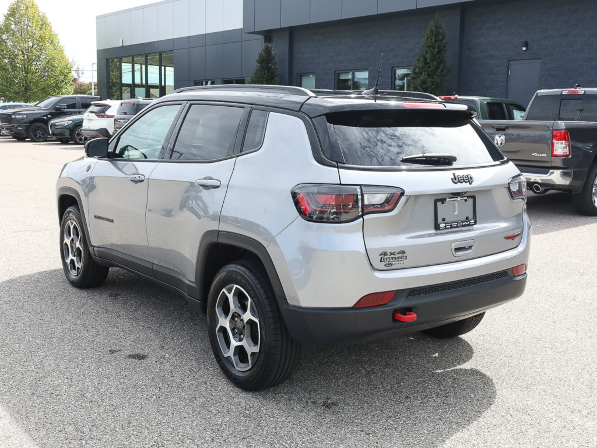 Used 2022 Jeep Compass Trailhawk w/ Trailhawk Elite Group AWD/4WD image 4