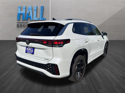 Certified 2025 Volkswagen Tiguan SEL R-Line AWD/4WD image 6