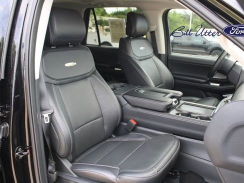Certified 2025 Ford Expedition Max Platinum w/ Driver's Package AWD/4WD image 11