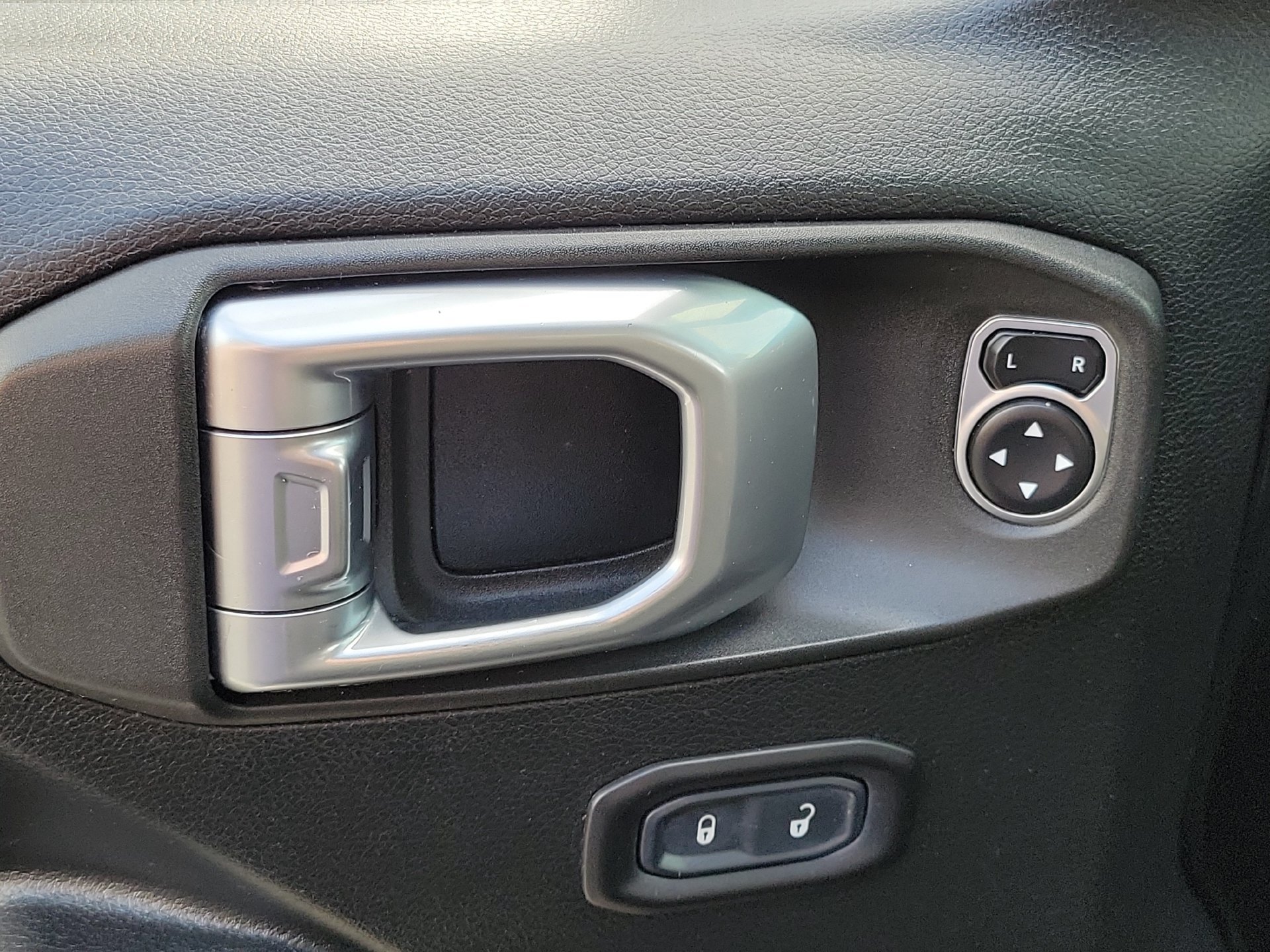 Certified 2020 Jeep Wrangler Unlimited Sport AWD/4WD image 10