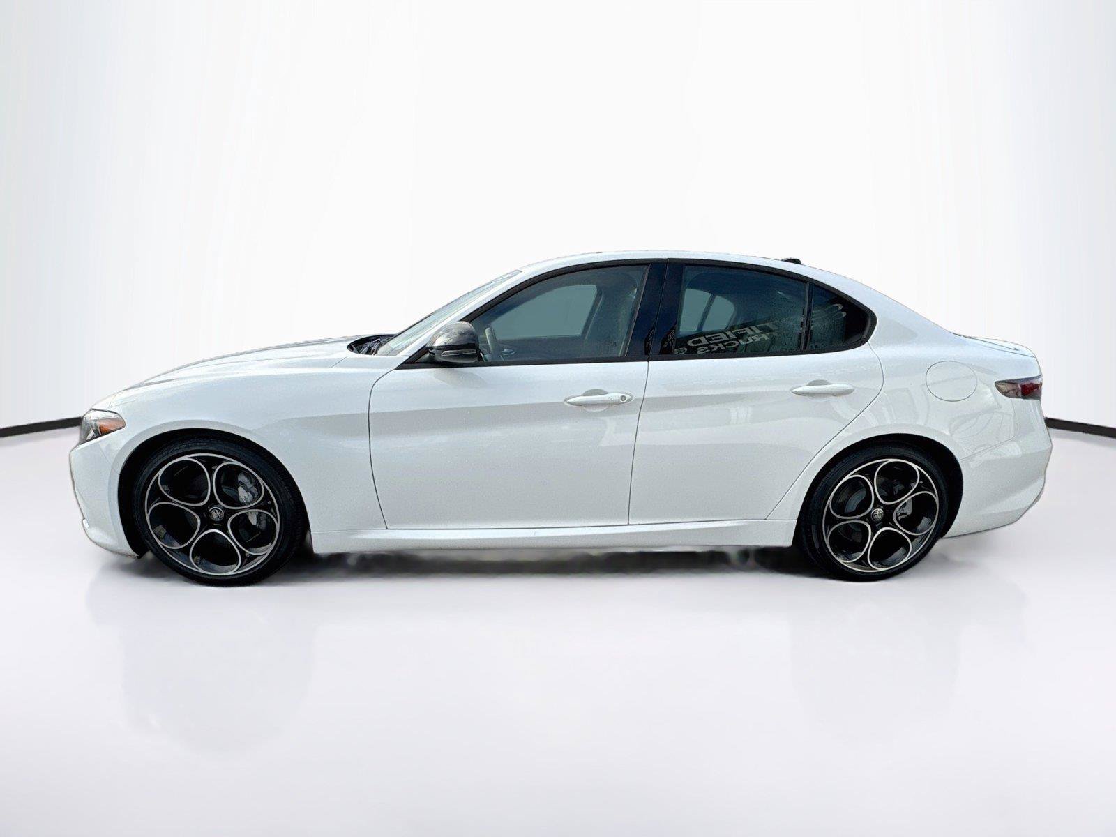 Used 2025 Alfa Romeo Giulia w/ Driving Assist Package RWD image 2