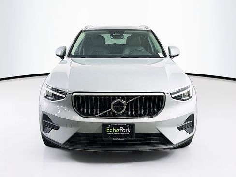 Used 2025 Volvo XC40 B5 Core image 2