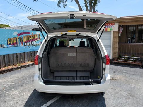 Used 2010 Toyota Sienna XLE Limited w/ XLE Limited Pkg 2 FWD image 40