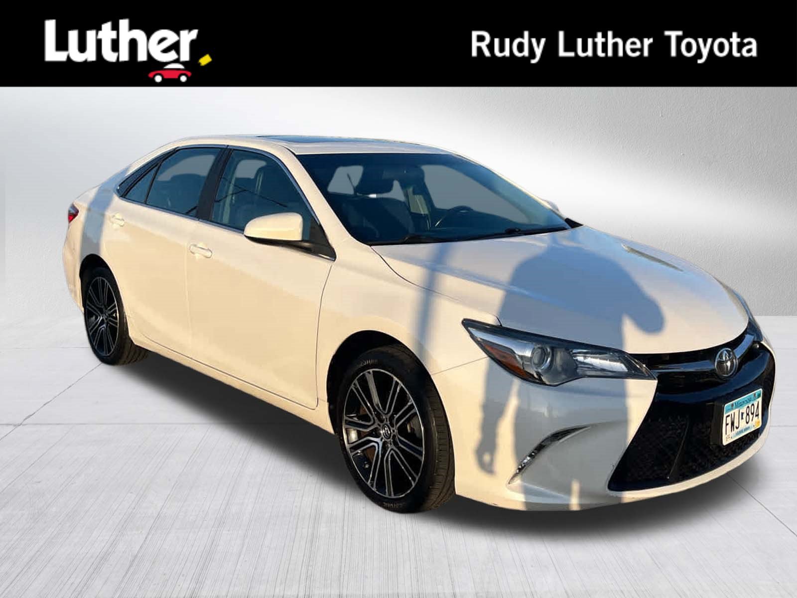 Used 2016 Toyota Camry SE FWD image 1