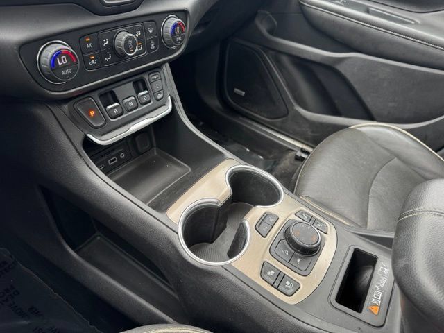 Used 2019 GMC Terrain Denali w/ Advanced Safety Package AWD/4WD image 22