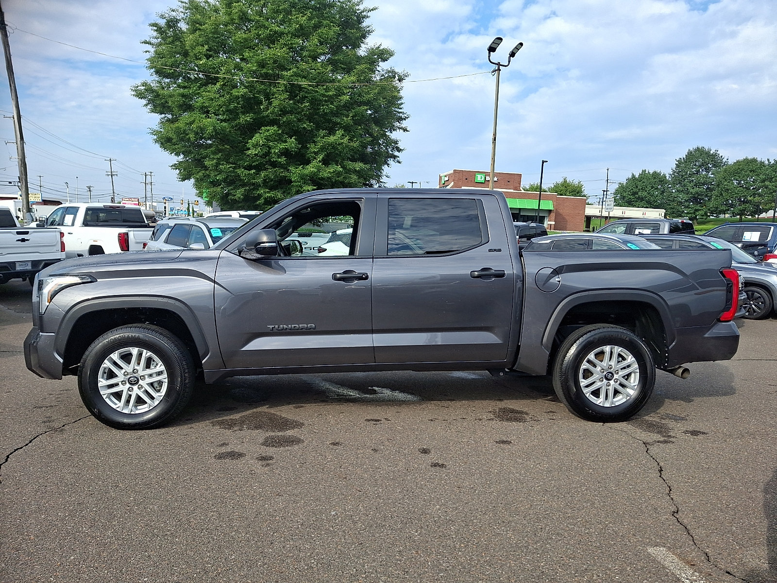 Used 2025 Toyota Tundra SR5 w/ SR5 Convenience Package AWD/4WD image 7