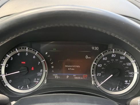 Used 2024 Toyota Highlander XSE FWD image 22