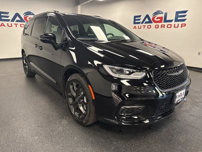 New 2026 Chrysler Pacifica Select w/ S Appearance Package