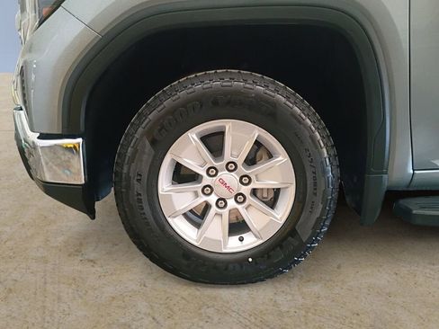 Used 2024 GMC Sierra 1500 SLE image 14