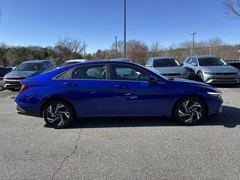 Certified 2025 Hyundai Elantra SEL image 8