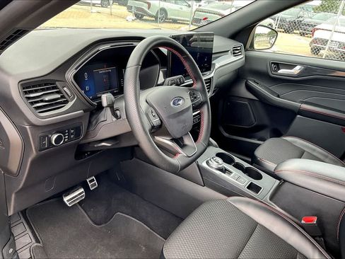 Used 2024 Ford Escape ST-Line w/ Tech Pack #1 FWD image 2