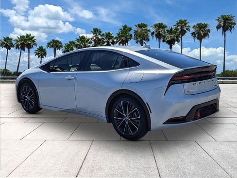 Used 2023 Toyota Prius XLE image 6