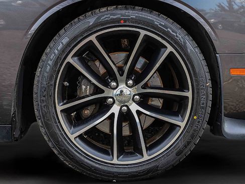 Used 2016 Dodge Challenger R/T Scat Pack w/ Leather Interior Group image 27