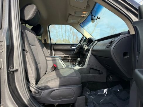 Used 2018 Ford Flex SE image 26