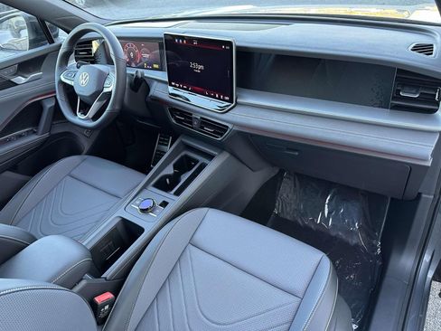 New 2026 Volkswagen Tiguan SE R-Line image 12