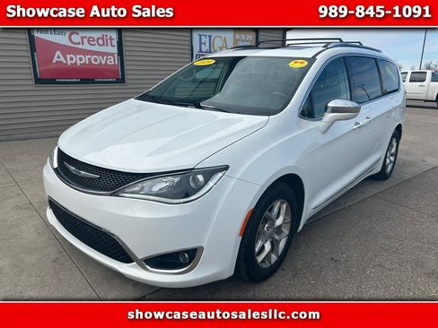 Used 2019 Chrysler Pacifica Limited image 1