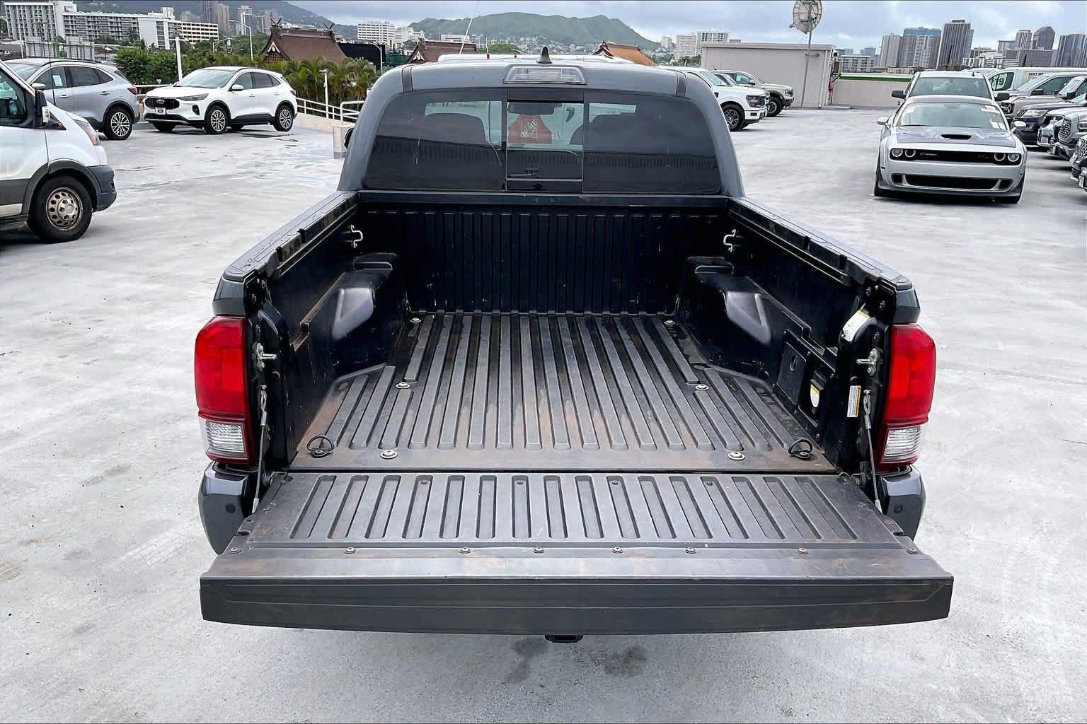Used 2020 Toyota Tacoma TRD Off-Road w/ Technology Package RWD image 18
