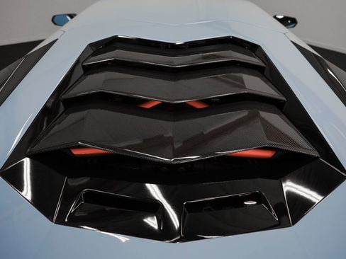 Used 2018 Lamborghini Aventador S image 21