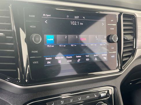 Used 2023 Volkswagen Atlas Cross Sport SE image 14