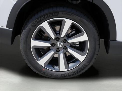 Certified 2025 Honda Pilot Touring image 11