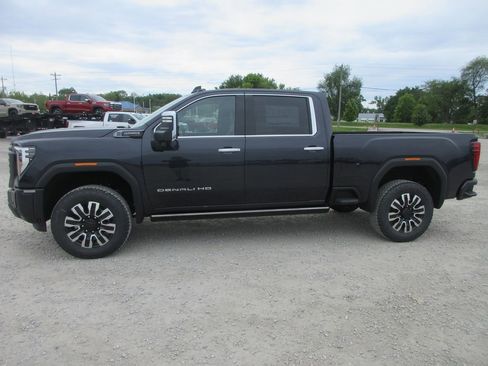 New 2026 GMC Sierra 2500 Denali Ultimate w/ Max Trailering Package AWD/4WD image 10