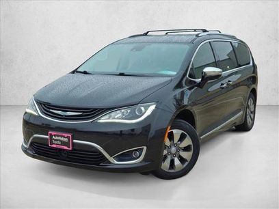 Used 2018 Chrysler Pacifica Limited w/ Advanced Safetytec Group