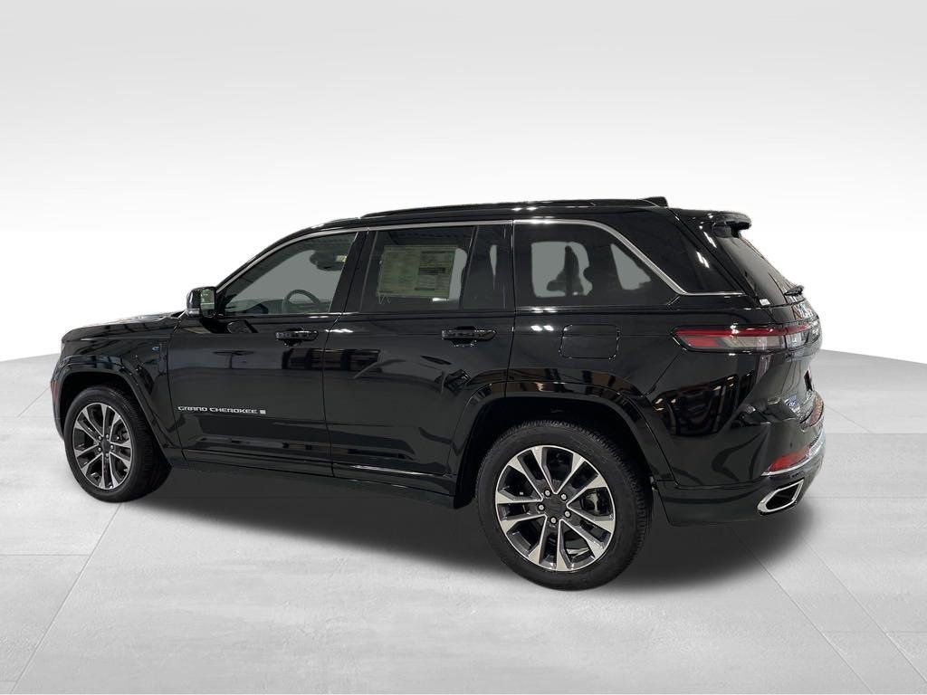 Used 2024 Jeep Grand Cherokee Overland w/ Advanced Protech Group III AWD/4WD image 9