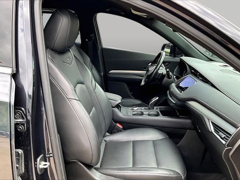 Used 2023 Cadillac XT4 Premium Luxury FWD image 8