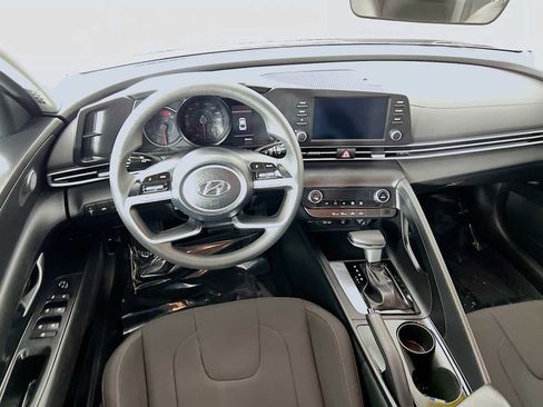 Certified 2023 Hyundai Elantra SEL w/ Preferred Accessory Package image 21