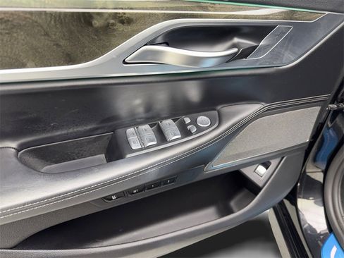 Used 2022 BMW 740i 740i NAV,CAM,PANO,HTD STS,BLIN image 32