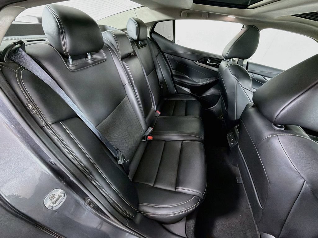 Used 2023 Nissan Maxima SL FWD image 29